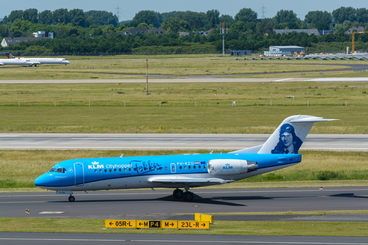 KLM Cityhopprt Fokker F70 PH-KZU  Anthony Fokker c/s  am 11.06.2017 in Düsseldorf.