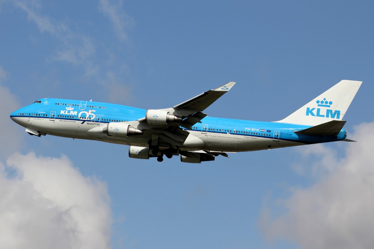 KLM PH-BFH beim Start in Amsterdam 20.5.2015