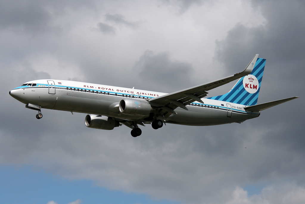 KLM Retro B737-800 PH-BXA im Anflug auf 27L in LHR / EGLL / London Heathrow am 24.08.2011