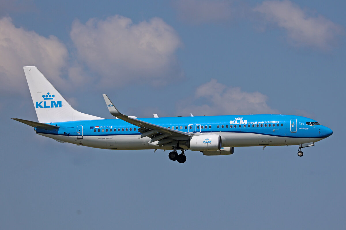 KLM Royal Dutch Airlines, PH-BCE, Boeing B737-8K2, msn: 42151/4852,  Bluethroat / Blauwborst , 20.Mai 2023, AMS Amsterdam, Netherlands.