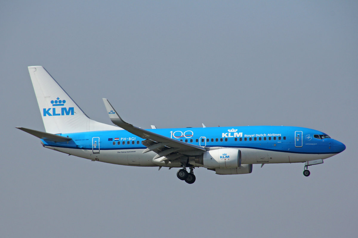 KLM Royal Dutch Airlines, PH-BGI, Boeing B737-7K2, msn: 30364/3172,  Vink / Finch , 30.September 2020, MXP Milano-Malpensa, Italy.