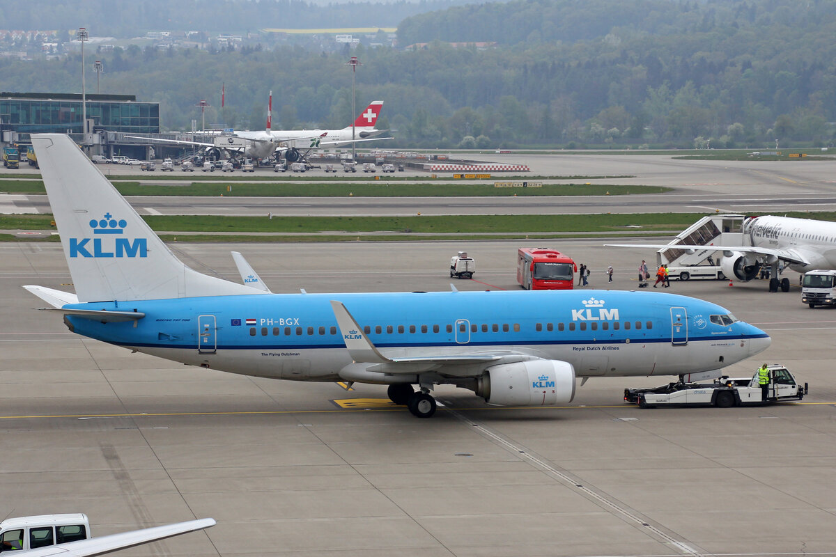 KLM Royal Dutch Airlines, PH-BGX, Boeing B737-7K2, msn: 38635/3811,  Oystercatcher/Scholekster , 23.April 2022, ZRH Zürich, Switzerland.