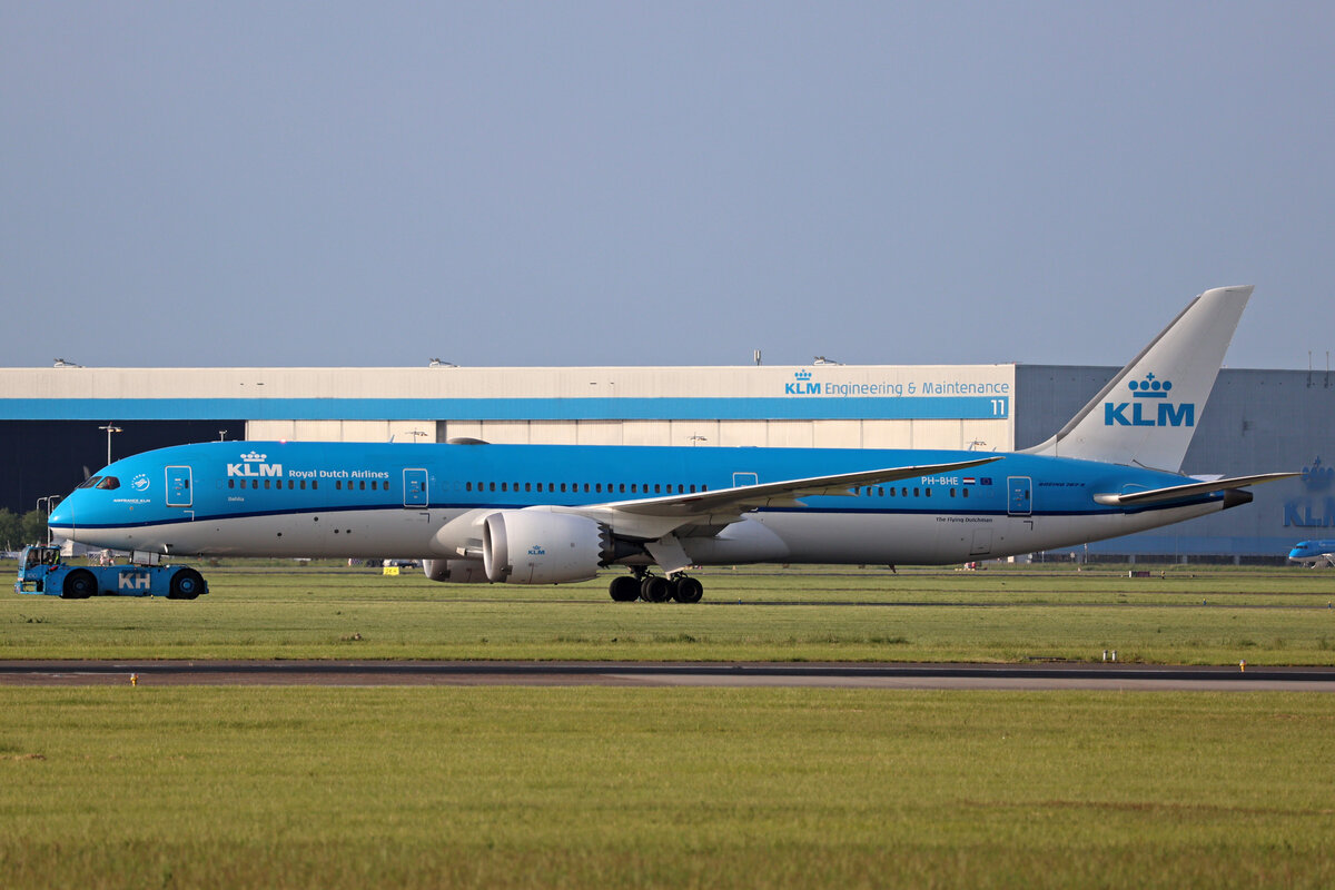 KLM Royal Dutch Airlines, PH-BHE, Boeing B787-9, msn: 38765/412,  Dahlia , 18.Mai 2023, AMS Amsterdam, Netherlands.