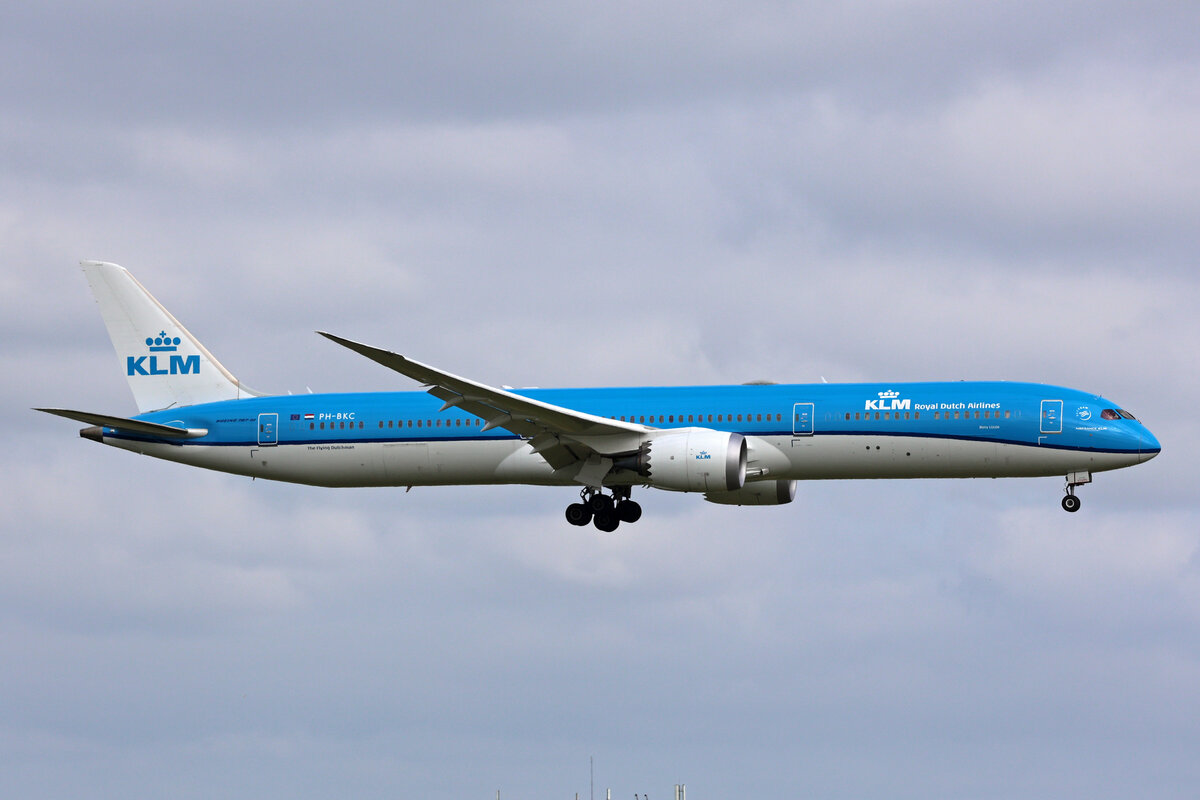 KLM Royal Dutch Airlines, PH-BKC, Boeing B787-10, msn: 42503/908,  Vlijtig Liesje / Busy Lizzie , 18.Mai 2023, AMS Amsterdam, Netherlands.
