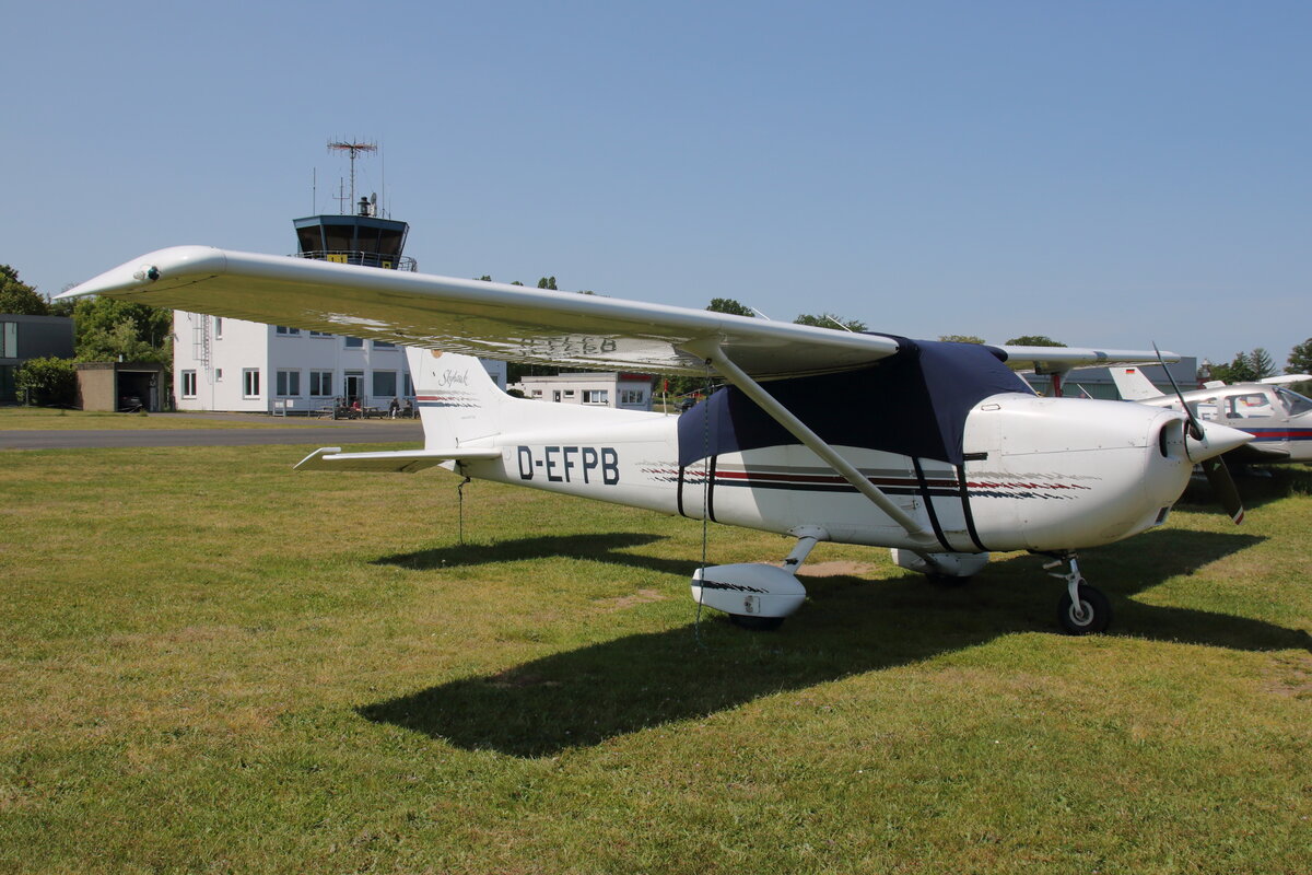 Kölner Klub für Luftsport, D-EFPB, Cessna 172R Skyhawk. Bonn-Hangelar (EDKB), 27.05.2023.