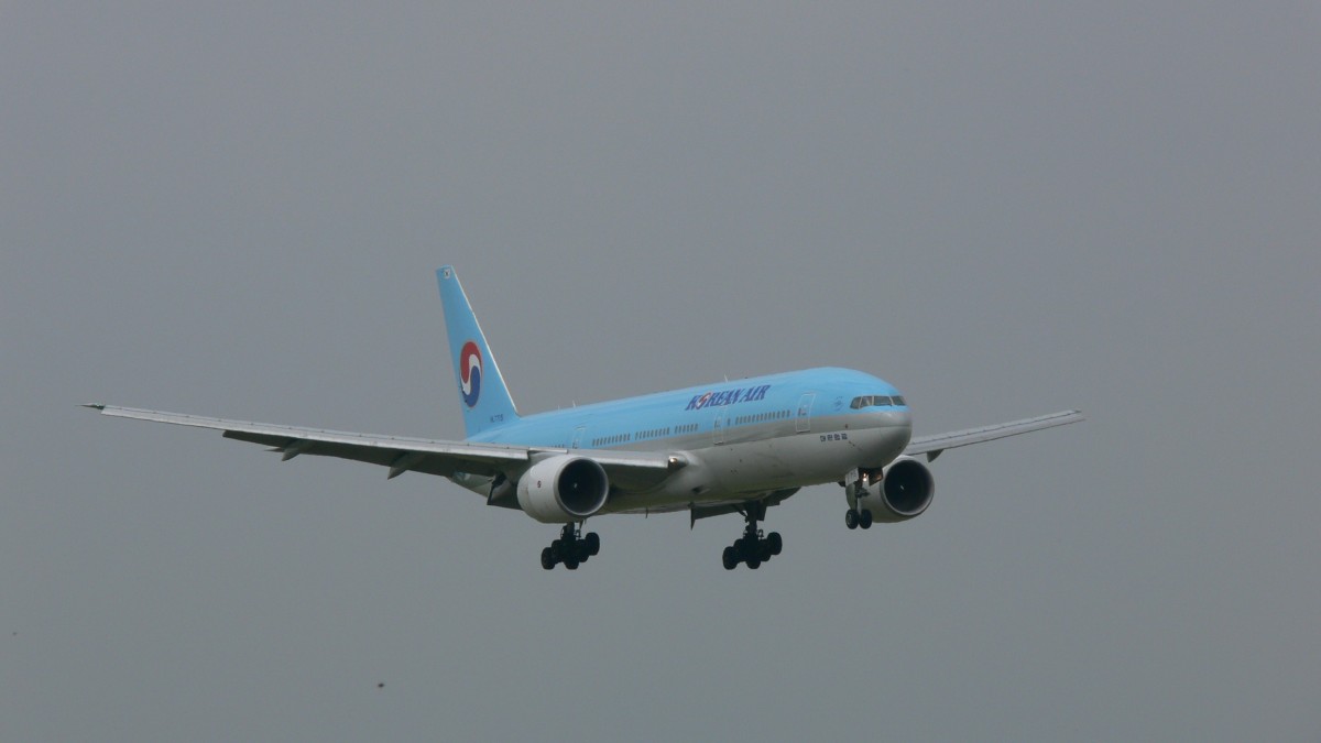 Korean Air Cargo HL7715 Boeing 777-2B5 im Landeanflug auf Amsterdam am 26.06.2009