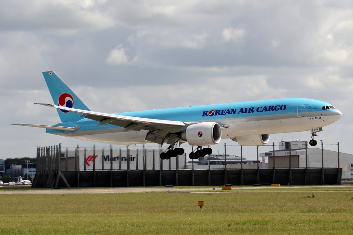 Korean Air Cargo HL8005 bei der Landung in Amsterdam 20.5.2015