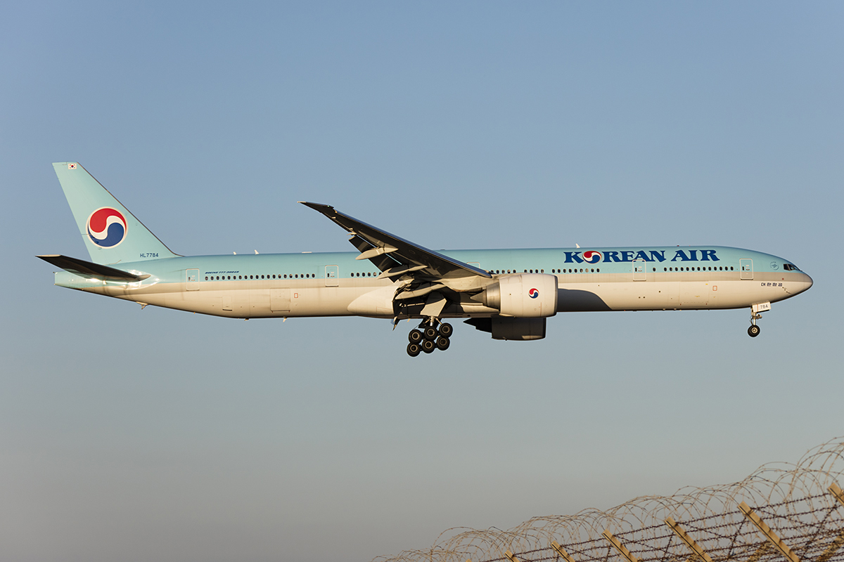 Korean Air, HL7784, Boeing, B777-3B5-ER, 30.04.2017, FCO, Roma, Italy


