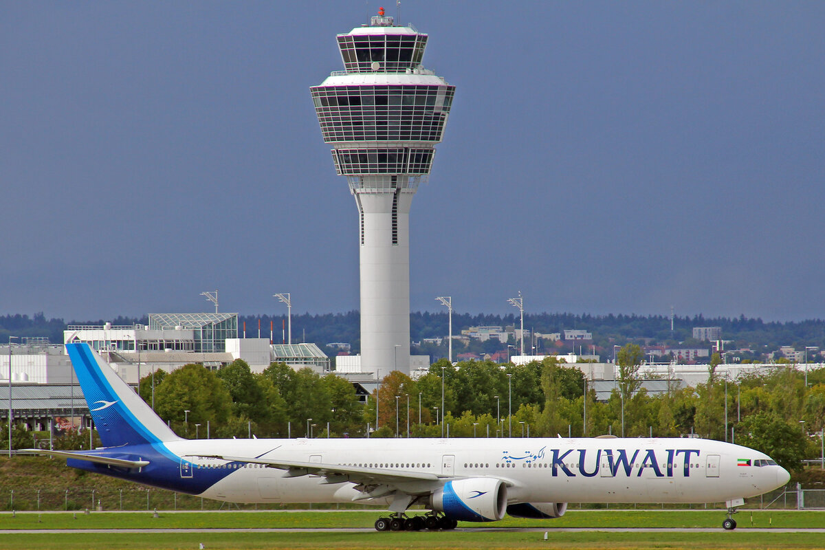 Kuwait Airways, 9K-AOD, Boeing B777-369ER, msn: 62562/1458,  Um Almaradim , 10.September 2022, MUC München, Germany.