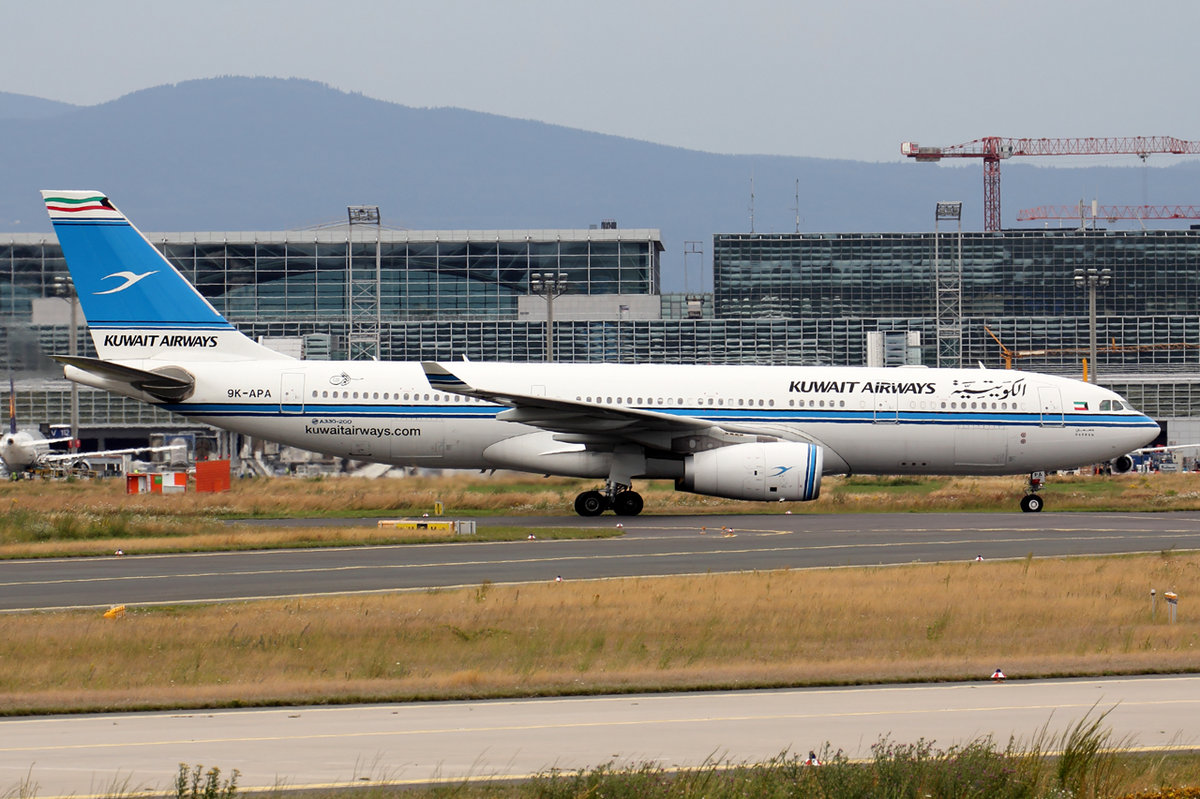 Kuwait Airways 9K-APA rollt zum Gate in Frankfurt 8.7.2016