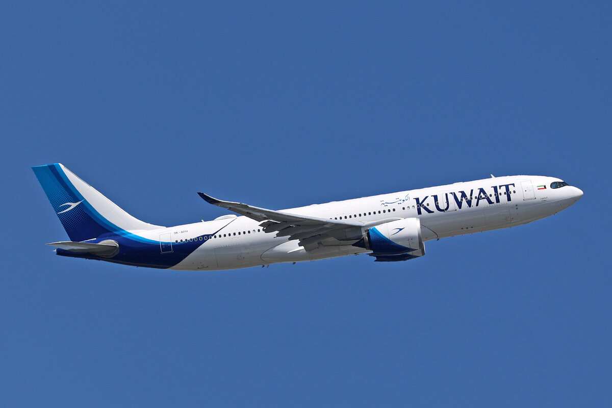Kuwait Airways, 9K-APH, Airbus A330-841N, msn: 2005, 07.Juli 2023, LHR London Heathrow, United Kingdom.