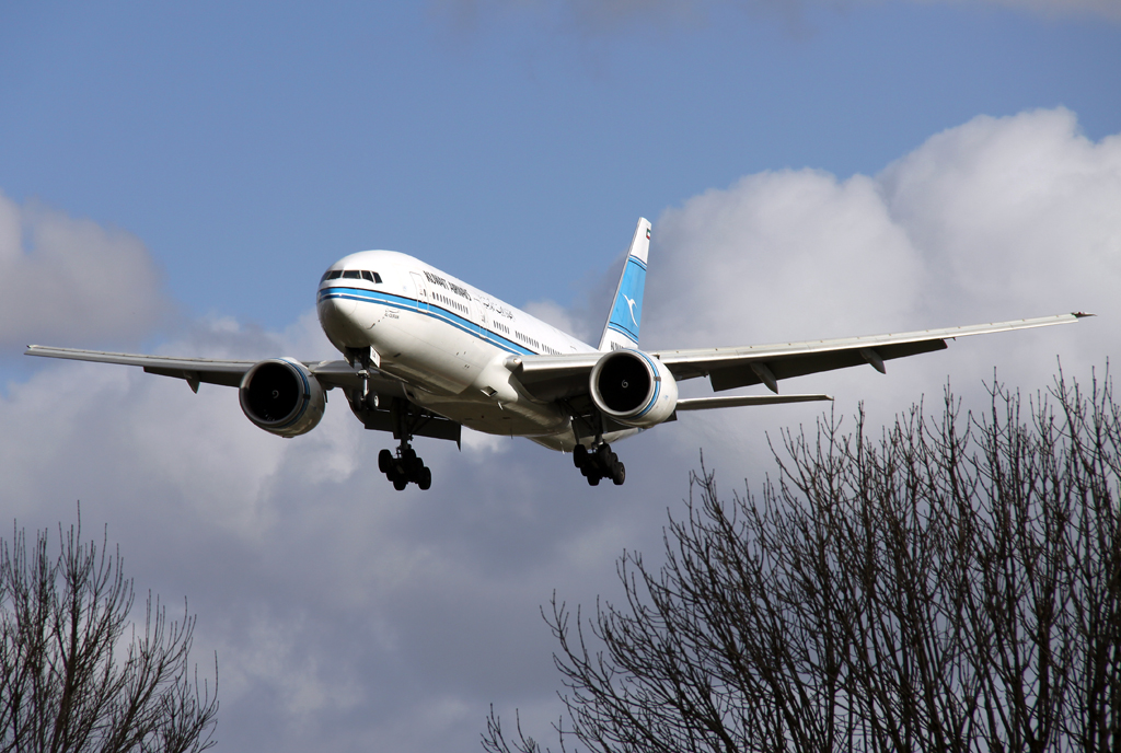 Kuwait B777-200 9K-AOA im Anflug auf 27L in LHR / EGLL / London Heathrow am 22.02.2014