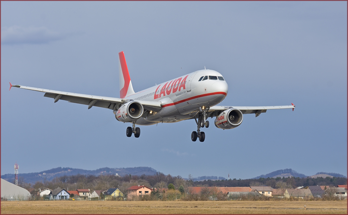 LaudaMotion OE-LOJ; Airbus A320; Maribor Flughafen MBX, Trainingsflug; 19.2.2020