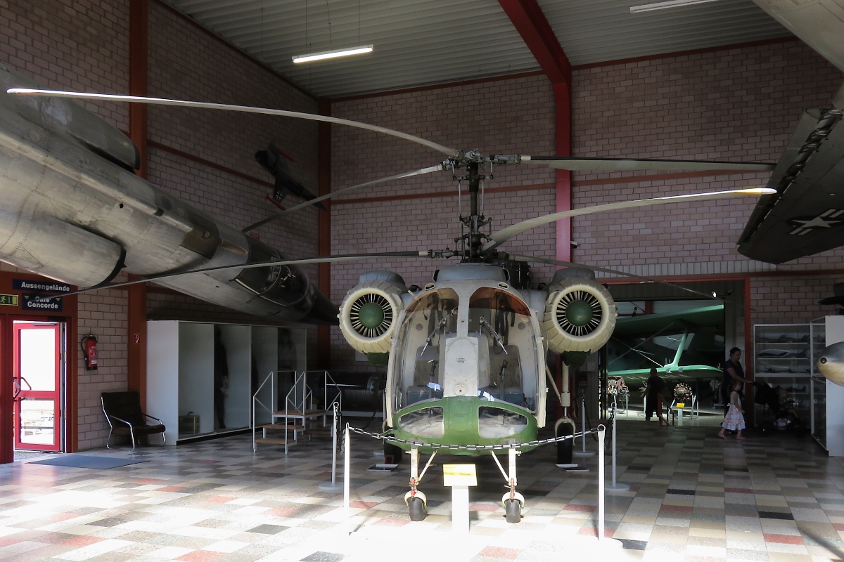 Leichter Mehrzweck-Hubschrauber Kamow KA-26 (1965) im Eingangsbereich der Flugausstellung Hermeskeil, 23.8.18