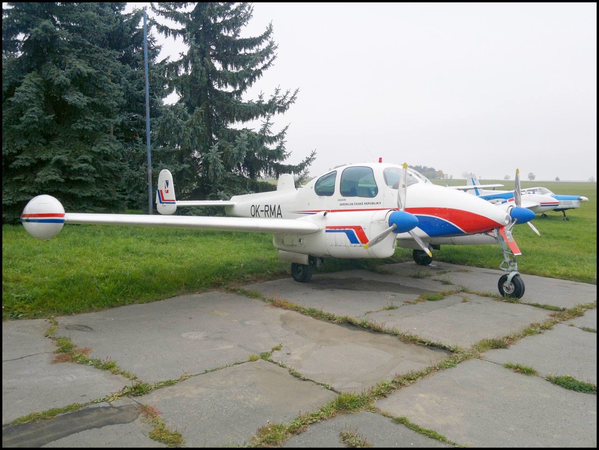 Let L-200 Morava, OK-RMA in Sportflugplatz Kladno LKKL am 19.10.2012. Die Let L-200 Morava ist ein tschechoslowakisches Reiseflugzeug. Sie entstand in der zweiten Hälfte der 1950er-Jahre.