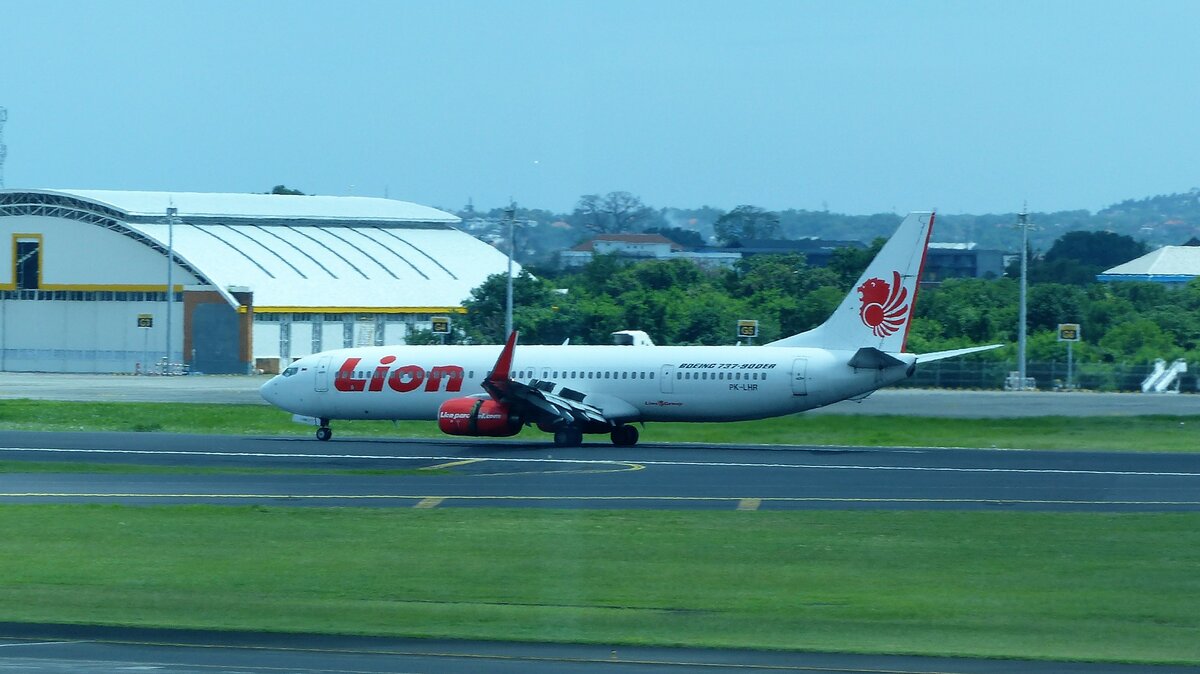 Lion Air, Boeing 737-900ER, PK-LHR gelandet in Denpasar (DPS) am 12.11.2022