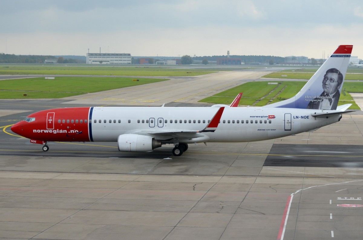 LNNOE Norwegian Air Shuttle Boeing 7378Q8 (WL) "Henrik Wergeland" in Schönefeld am 17.10.2014