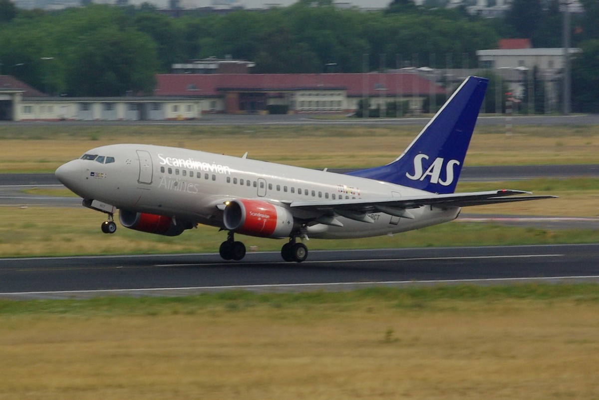 LN-RCT SAS Scandinavian Airlines Boeing 737-683   beim Start am 08.07.2015 in Tegel