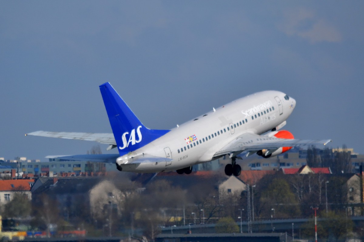 LN-RCW SAS Scandinavian Airlines Boeing 737-683   26.03.2014 Start in Tegel
