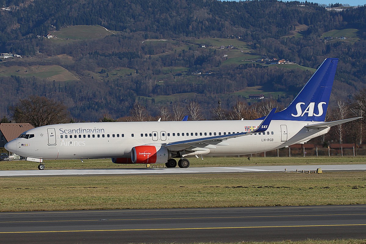 LN-RGB, Boeing 737-800, SAS in Salzburg am 10.1.2015