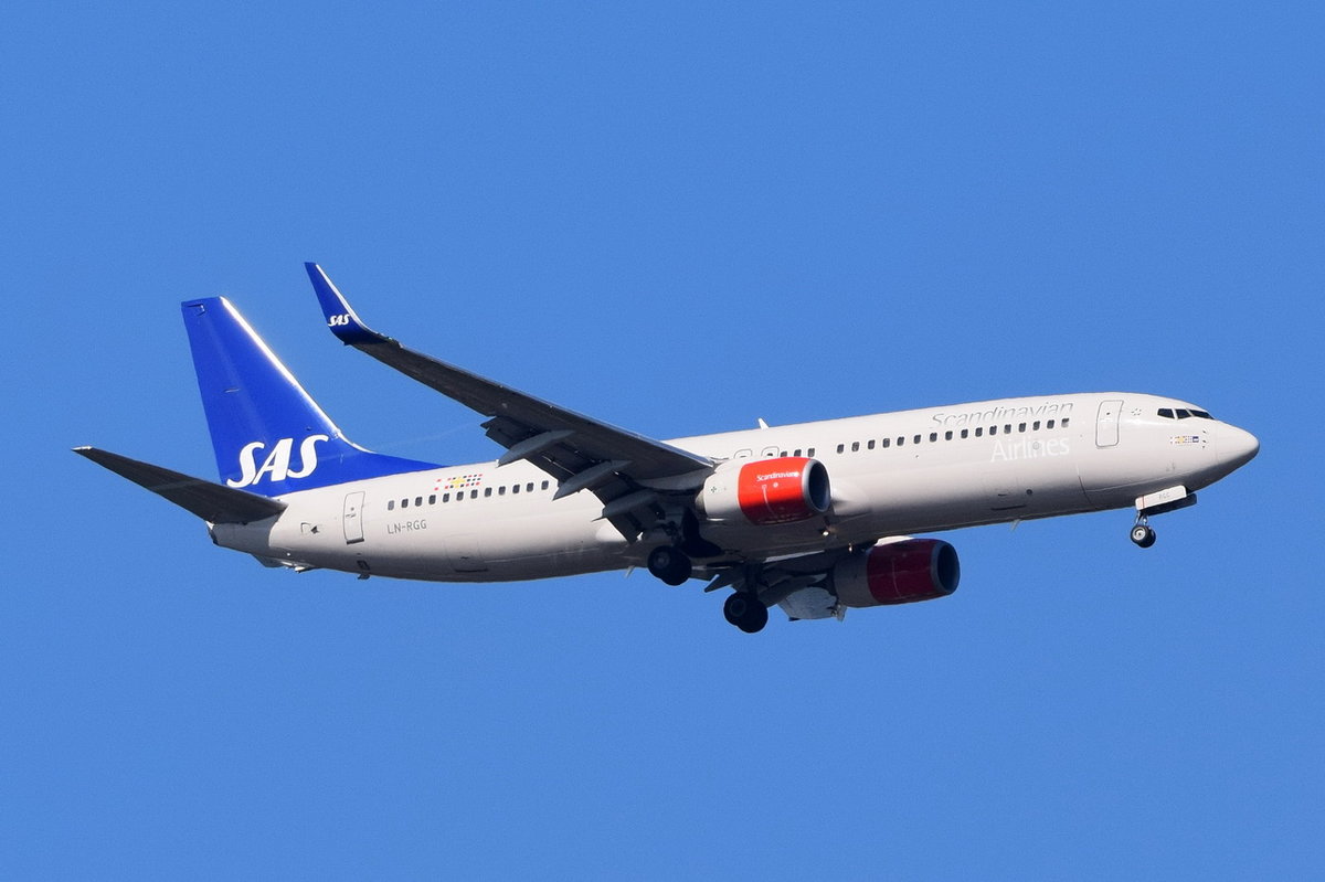 LN-RGG SAS Scandinavian Airlines Boeing 737-86N(WL)  am 21.09.2016 beim Anflug auf Tegel