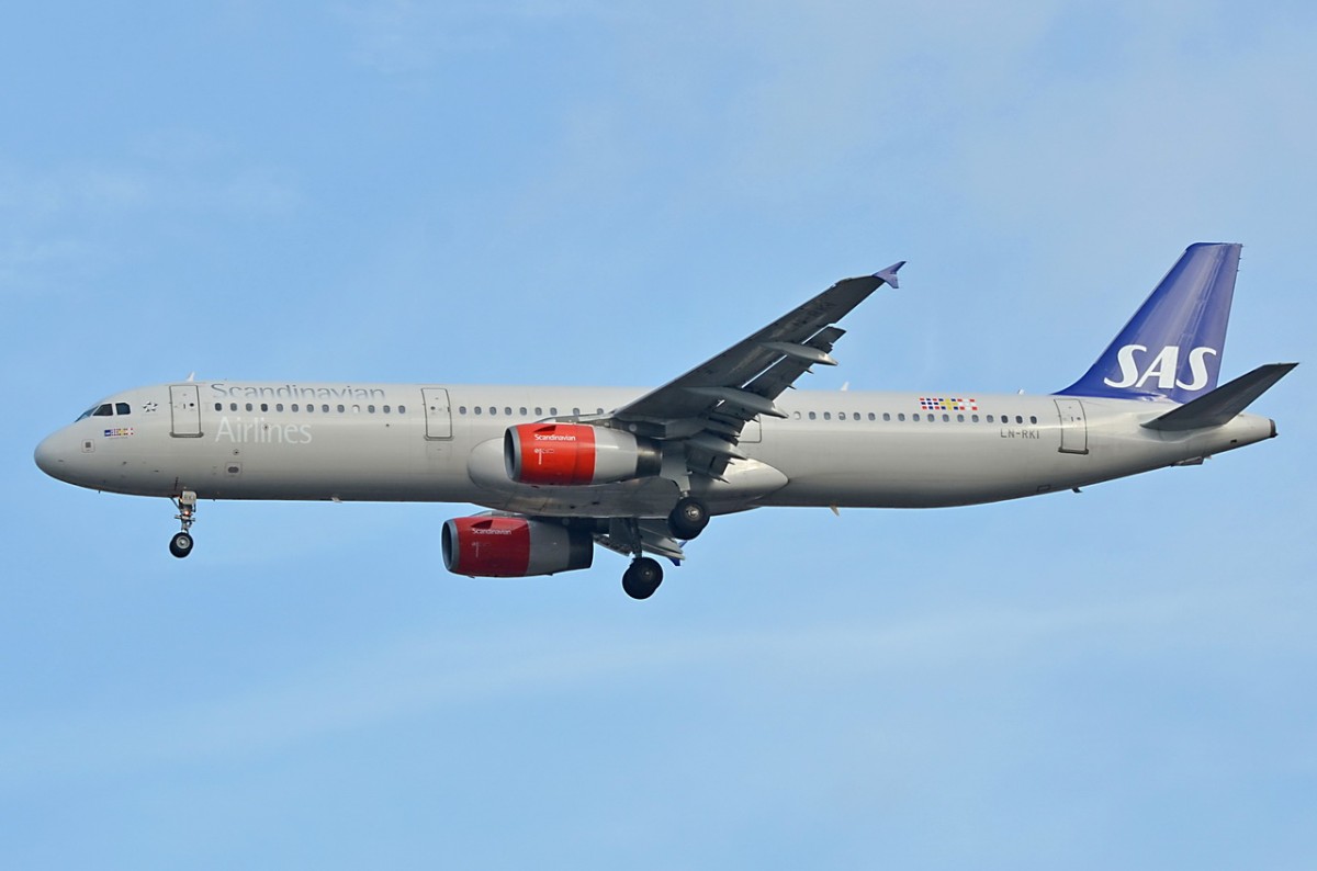 LN-RKI SAS Scandinavian Airlines Airbus A321-232   beim Anflug auf Tegel am 25.02.2015