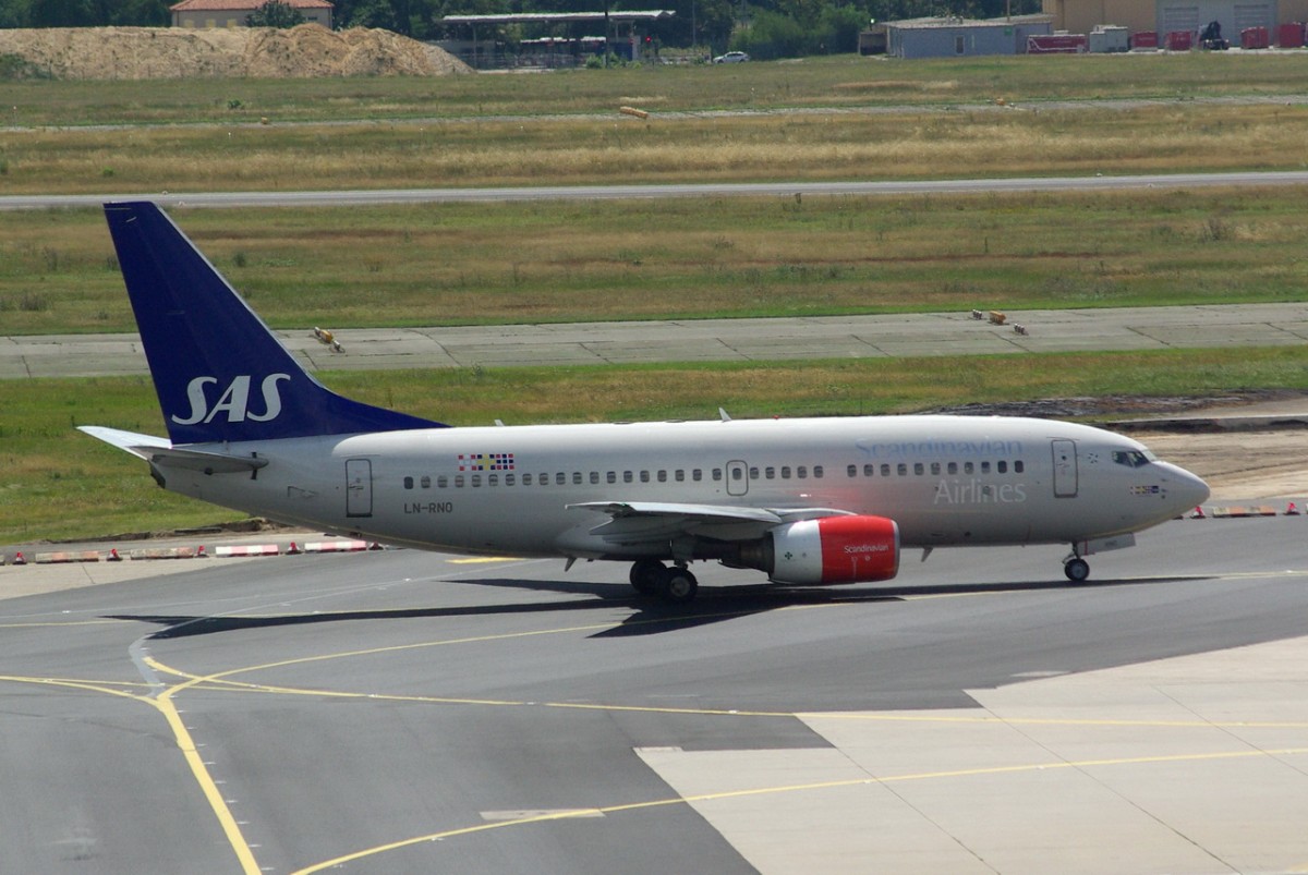 LN-RNO SAS Scandinavian Airlines Boeing 737-783   am 16.07.2014 zum Start in Frankfurt
