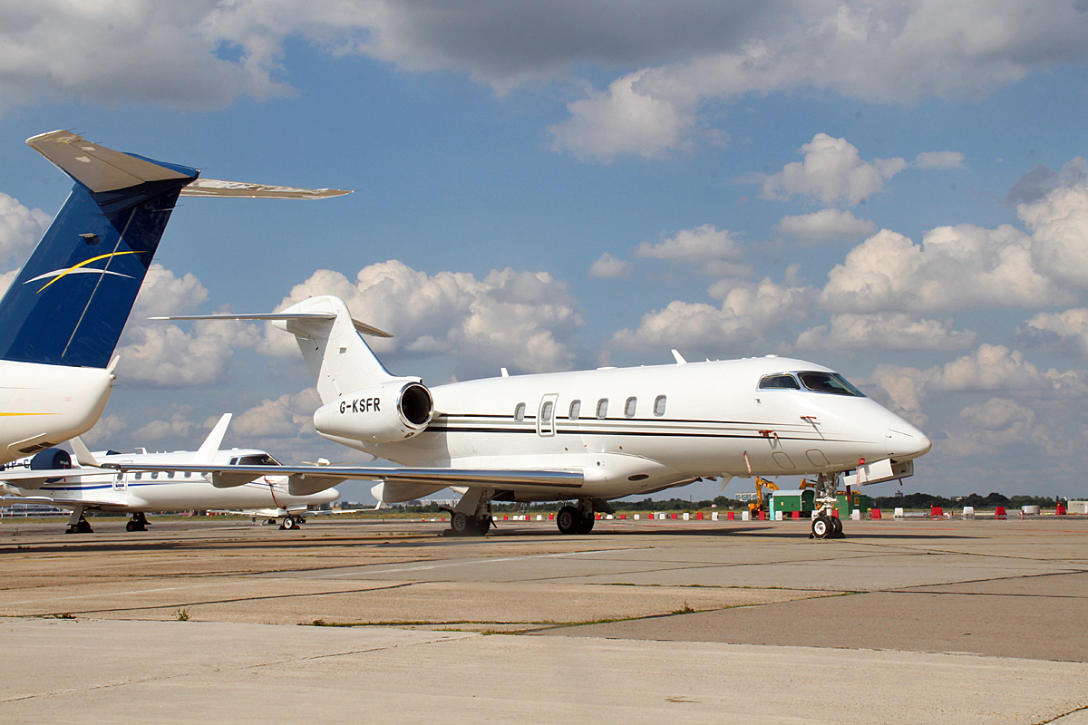 London Executive Aviation, BD-100-1A10, Challenger 300, G-KSFR, Spottertour SXF, 21.07.2017