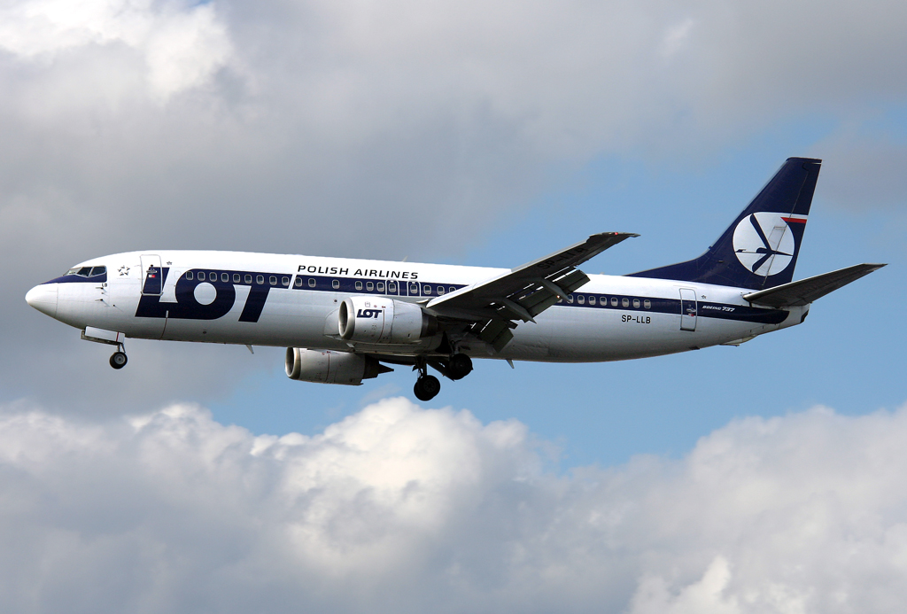 LOT B737-400 SP-LLB im Anflug auf 27R in LHR / EGLL / London Heathrow am 24.08.2011