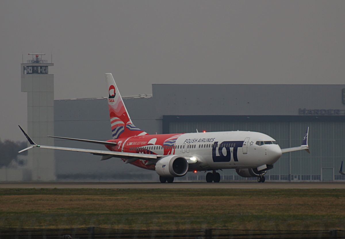 LOT, Boeing B 737 MAX 8, SP-LVL, BER, 12.04.2026