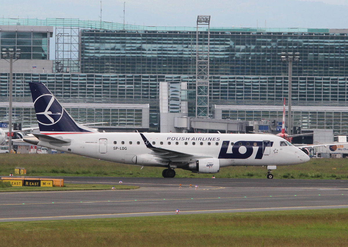 LOT Embraer ERJ-170-100LR SP-LDG bei der Ankunft in Frankfurt am 10.06.2013