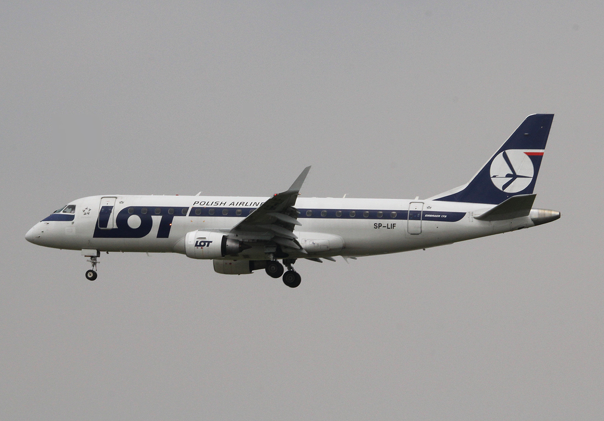 LOT ERJ-175-200STD SP-LIF bei der Landung in Frankfurt am 11.06.2013