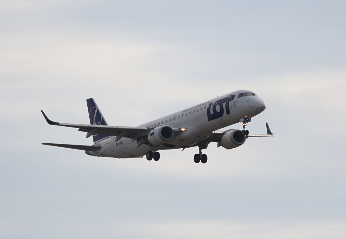 LOT, ERJ-195-200LR, SP-LNE, BER, 21.09.2025