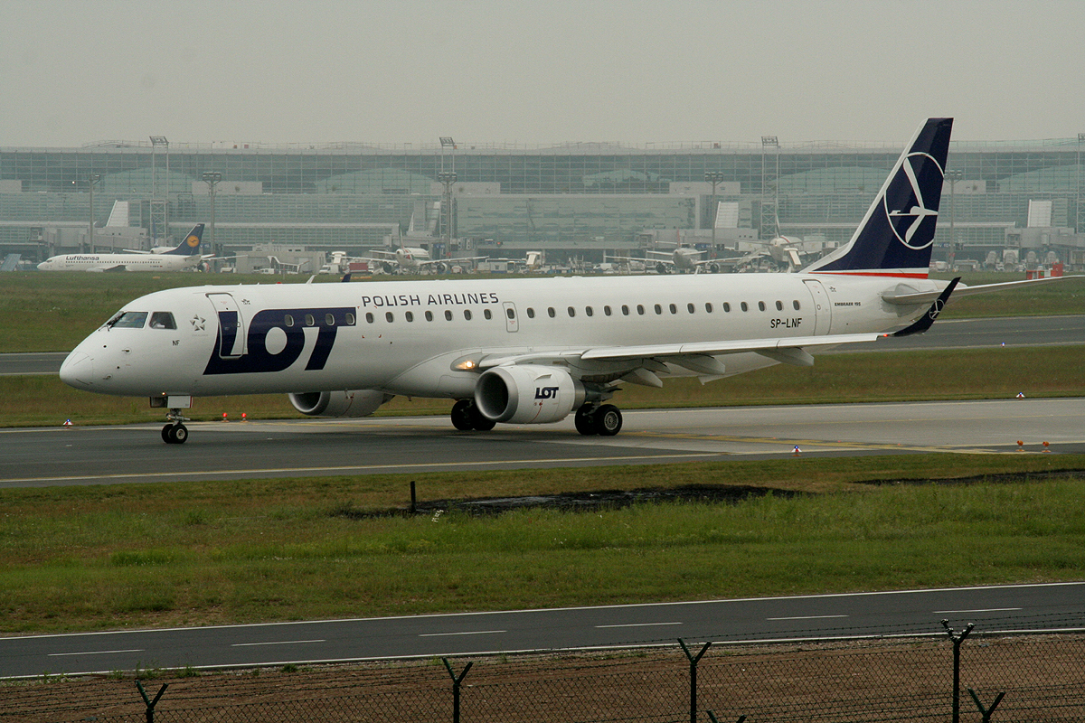 LOT ERJ-195-200LR SP-LNF am 11.06.2013 auf dem Flughafen Frankfurt