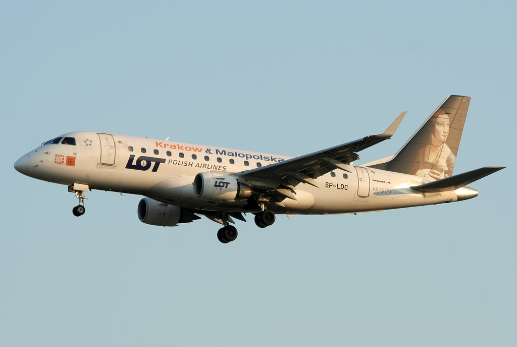 LOT Krakow ERJ-170 SP-LDC im Anflug auf 05L in DUS / EDDL / Düsseldorf am 27.03.2011