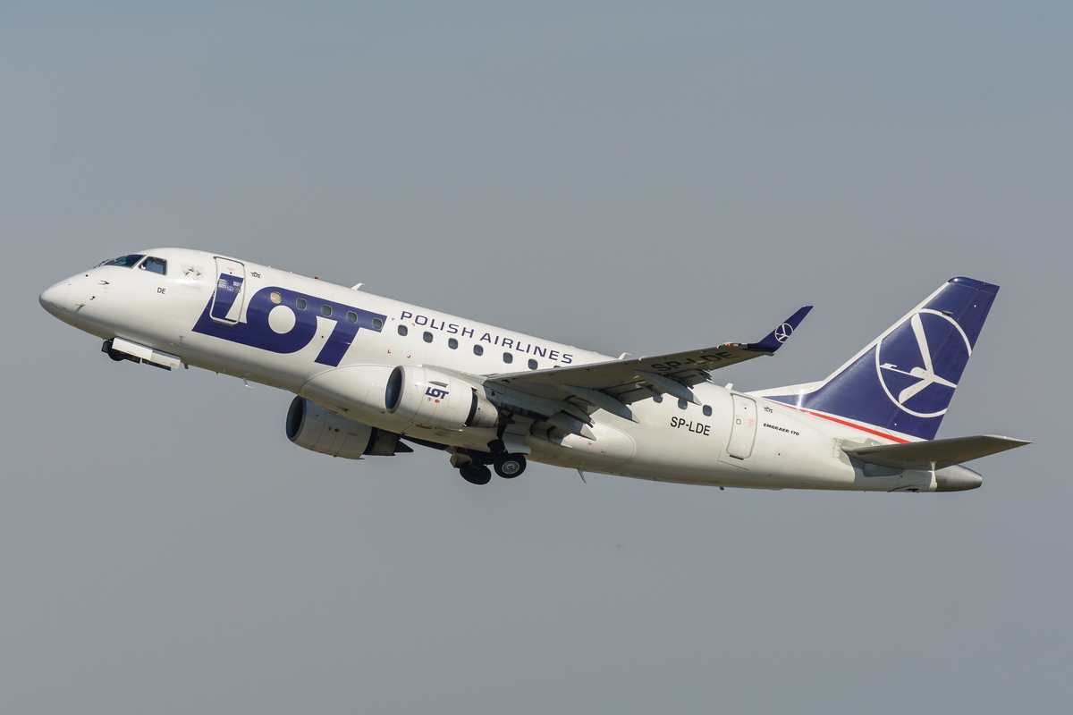LOT Polish Airlines Embraer ERJ-170LR SP-LDE am 28.08.2016 in Düsseldorf.