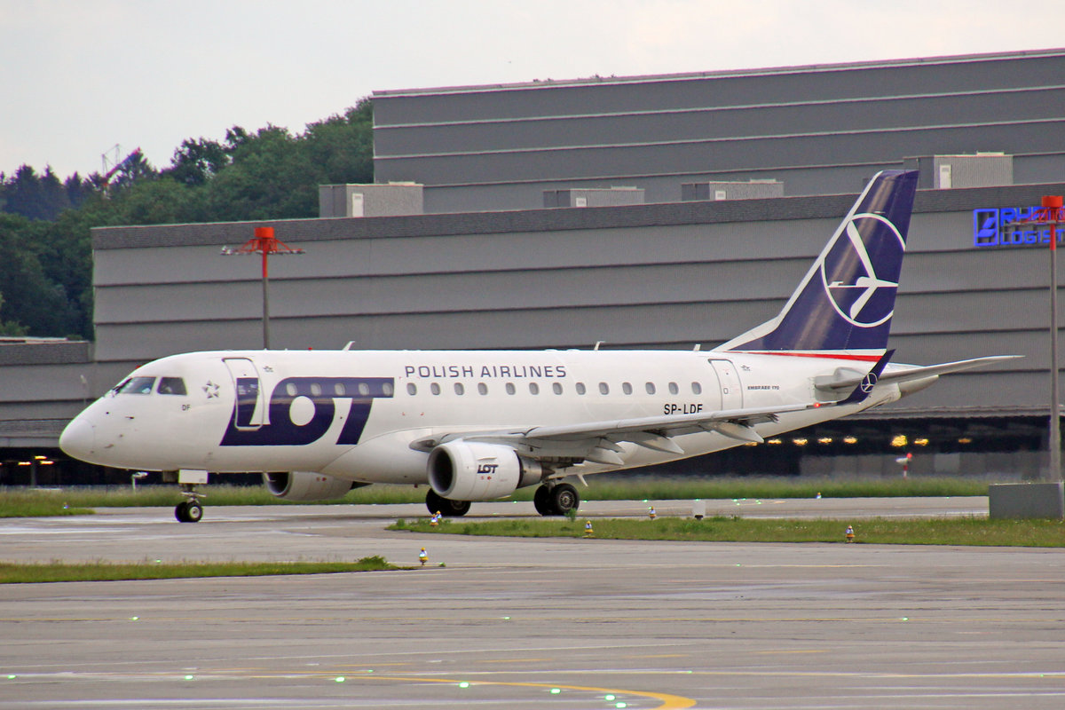 LOT Polish Airlines, SP-LDF, Embraer ERJ-170LR, msn: 17000035, 21.Mai 2018, ZRH Zürich, Switzerland.