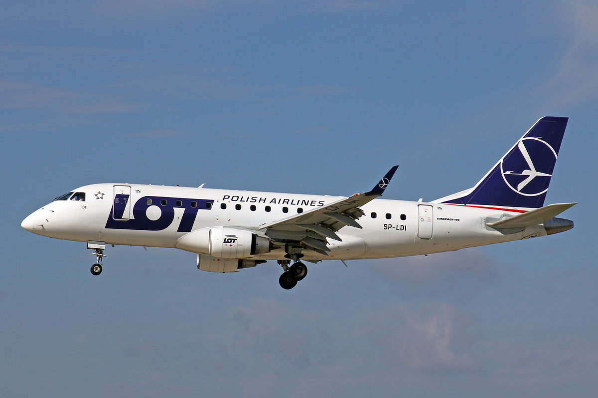 LOT Polish Airlines, SP-LDI, Embraer ERJ-170LR, msn: 17000073, 29.Juli 2017, ZRH Zürich, Switzerland.