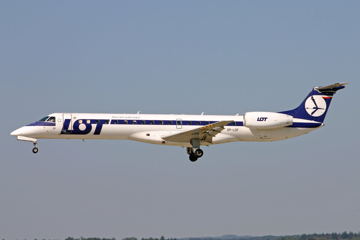 LOT Polish Airlines, SP-LGF, Embraer ERJ-145MP, msn: 14500406, 18.Juli 2006, ZRH Zürich, Switzerland.