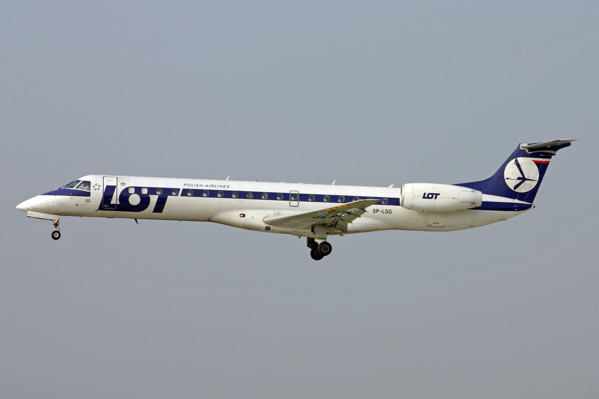 LOT Polish Airlines, SP-LGG, Embraer ERJ-145MP, msn: 14500319, 20.April 2006, ZRH Zürich, Switzerland.