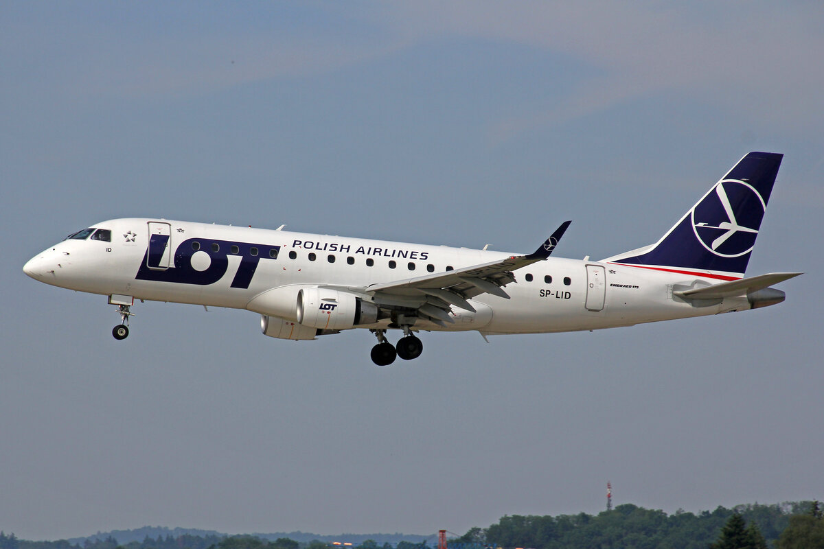 LOT Polish Airlines, SP-LID, Embraer EMB-175SD, msn: 17000136, 12.Juni 2021, ZRH Zürich, Switzerland.