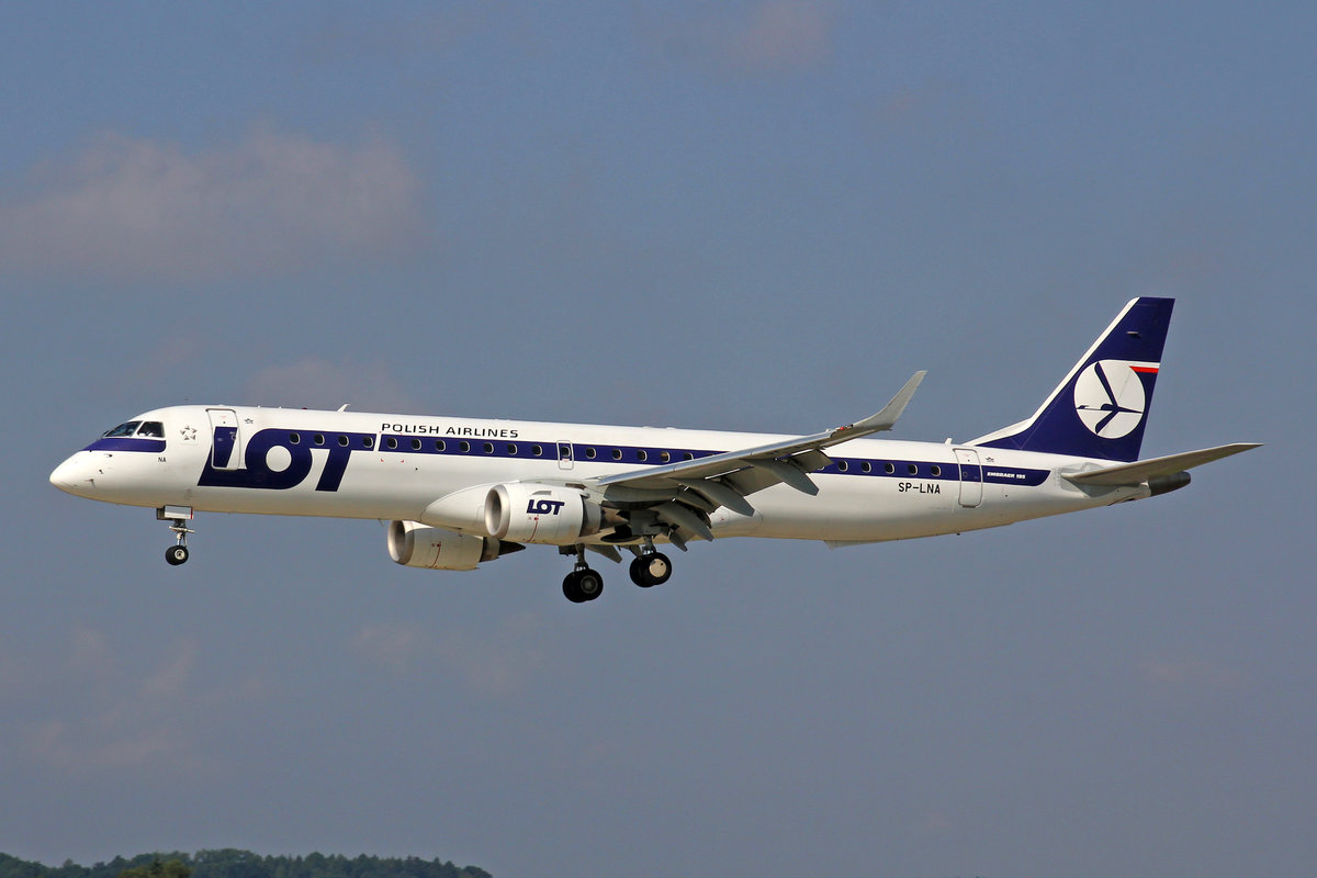 LOT Polish Airlines, SP-LNA, Embraer ERJ-195LR, 21.Juli 2017, ZRH Zürich, Switzerland.