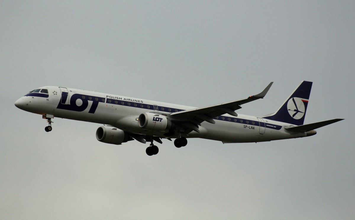 LOT Polish Airlines, SP-LNA,(C/N 19000415),Embraer ERJ-195-200 LR, 05.12.2015,HAM-EDDH, Hamburg, Germany 