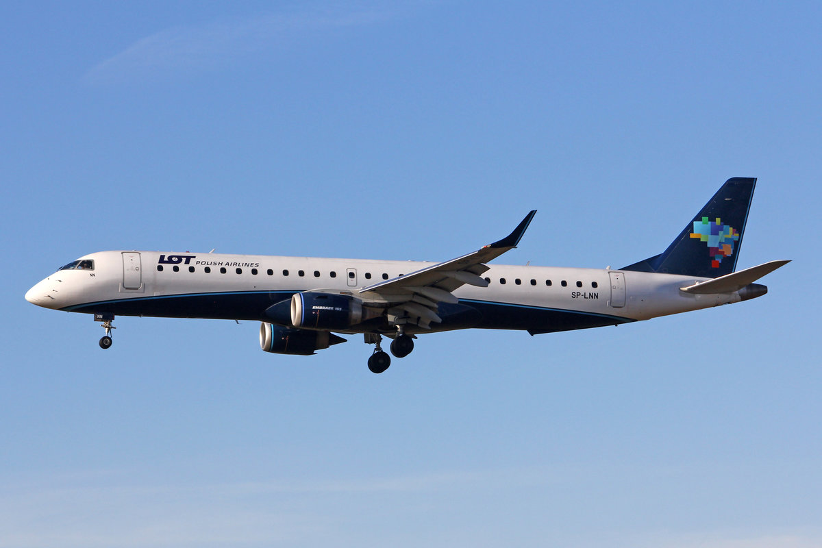 LOT Polish Airlines, SP-LNN, Embraer ERJ-195AR, msn: 19000413,  Azul Linhas Aereas  Colors, 22.Februar 2020, ZRH Zürich, Switzerland.