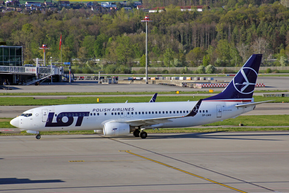 LOT Polish Airlines, SP-LWD, Boeing B737-89P, msn: 32802/1725, 18.April 2022, ZRH Zürich, Switzerland.