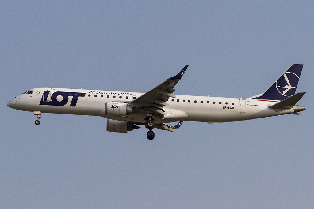 LOT, SP-LND, Embraer, EMJ-195, 11.08.2015, FRA, Frankfurt, Germany 



