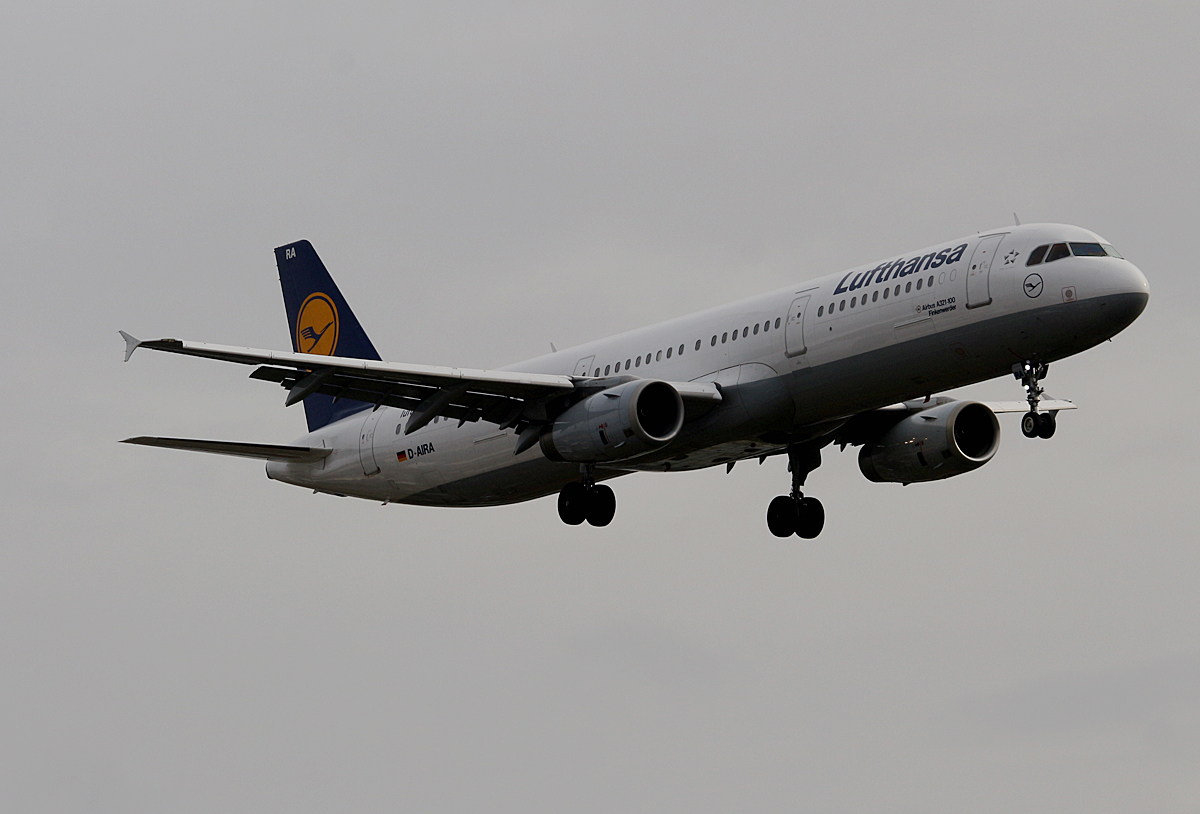 Lufthansa , Airbus A 321-131, D-AIRA  Finkenwerder , TXL, 05.02.2016