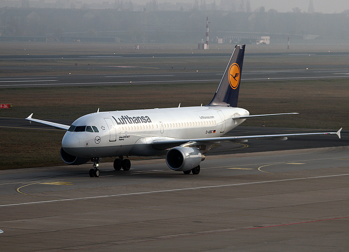 Lufthansa A 319-112 D-AIBC  Siegburg  bei der Ankunft in Berlin-Tegel am 29.03.2014