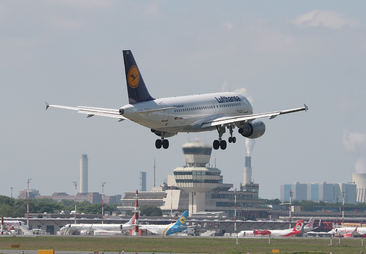 Lufthansa A 319-112 D-AIBD  Pirmasens  bei der Landung in Berlin-Tegel am 19.05.2013