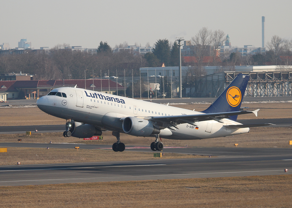 Lufthansa A 319-112 D-AIBF  Sinsheim  beim Start in Berlin-Tegel am 07.04.2013